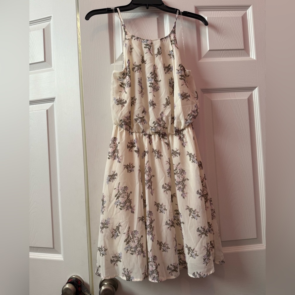 Francesca's Collections Cream Floral Dress